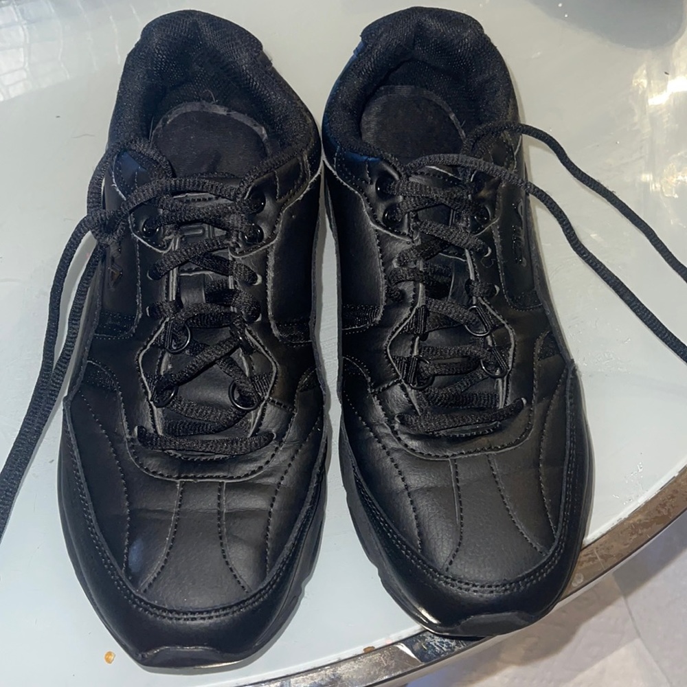 Black filas